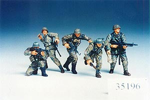 Figurines Fantassins Allemands Tamiya 1/35 - Kit 5 Soldats Grenadiers Panzer WWII - Détails Réalistes