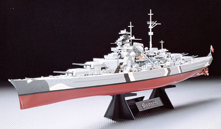Tamiya - Bismarck with stand