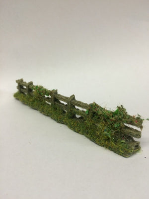 Javis 'OO' Old Weathered Grey Fence with Foliage (PF7)